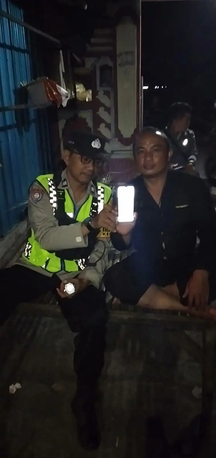 Bhabinkamtibmas Sosialisasikan Aplikasi Polisi Banjar Hebat kepada masayarakat