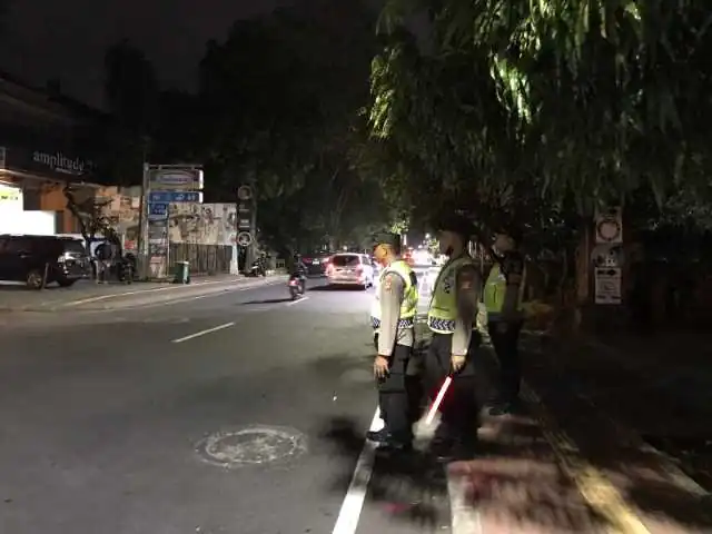 Cegah kerawanan Kamtibmas, Blue Light Patrol menyusuri permukiman penduduk serta daerah rawan terjadinya kenakalan remaja seperti Trek-trekan Denpasar Utara.
