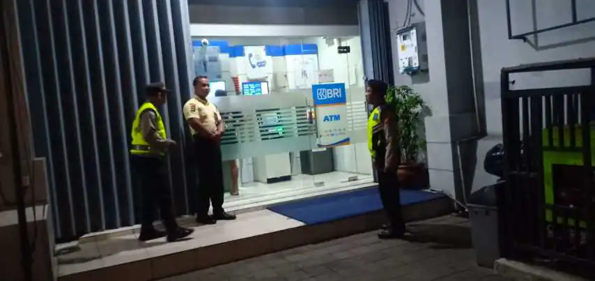 Dengan Bluelight Patrol Polsek Denbar Cegah Aksi Kriminalitas Malam Hari