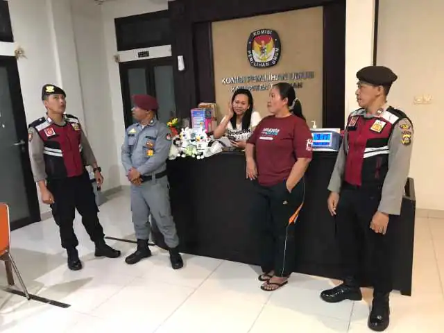 Jelang Pemilu 2024, Samapta Polres Tabanan Gelar Patroli Blue Light Kantor KPU
