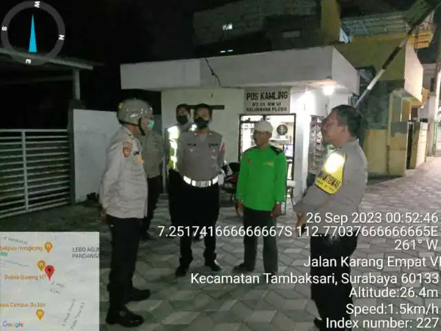 Menciptakan Rasa Aman, Nyaman Bagi Masyarakat, Kapolsek Tambaksari Kompol Ari Bayuaji.,S.E.,S.I.K.,M.Si Lakukan Patroli  Rutin Di Jl. Aries Surabaya