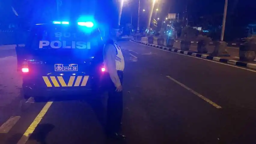 Polsek Dennpasar Utara melaksanakan kegiatan “Blue Light Patrol” Patroli dengan menyalakan lampu rotator berwarna biru