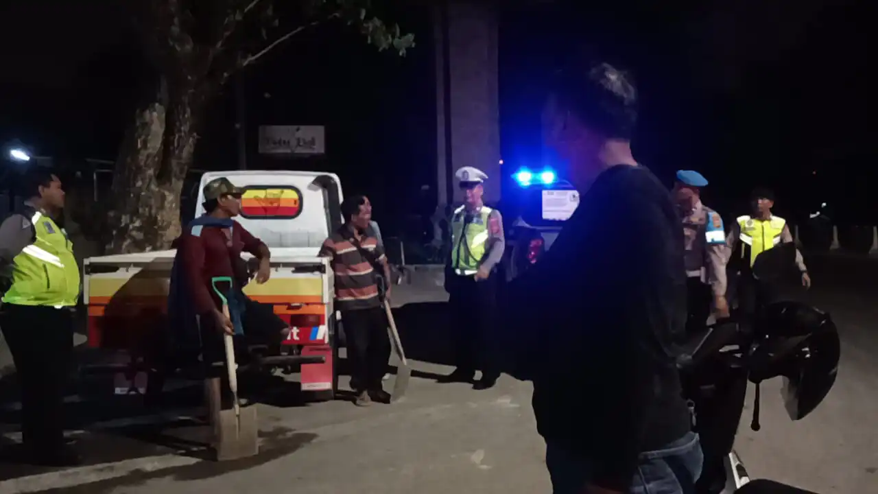 Sebagai Upaya Untuk Melindungi Masyarakat, Polsek Dentim Rutin Laksanakan Blue Light Patrol
