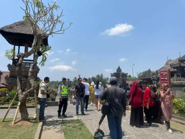 Beri Rasa Aman Kepada Pengunjung, Pawas Bersama Anggota Sambangi Obyek Wisata Penglipuran