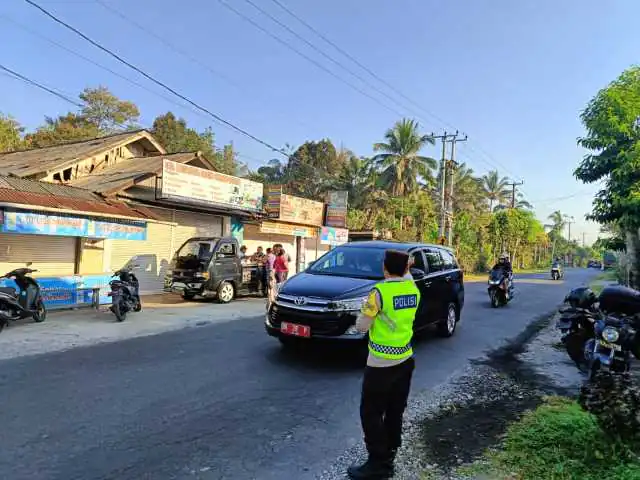 Berikan Pelayanan Dipagi Hari, Personil Polsek Bangli Laksanakan Pengaturan