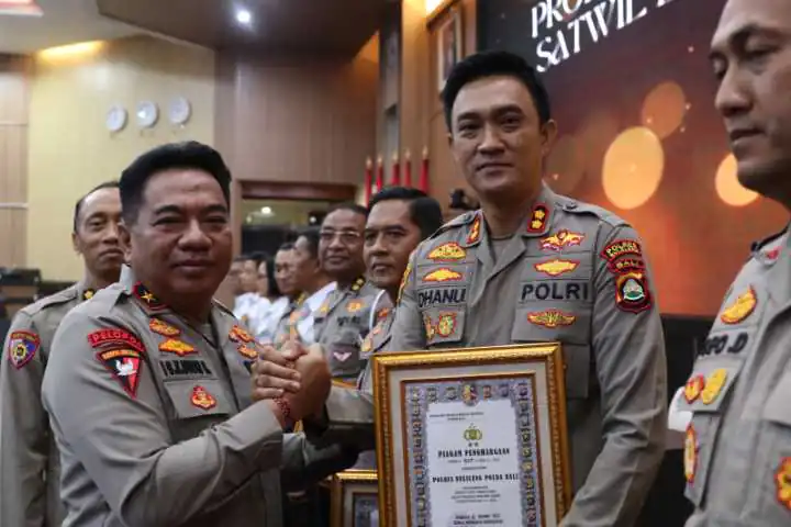 Kapolres Buleleng, Menerima Piagam Penghargaan Penyusunan Manajemen Resiko Jajaran Polda Bali.