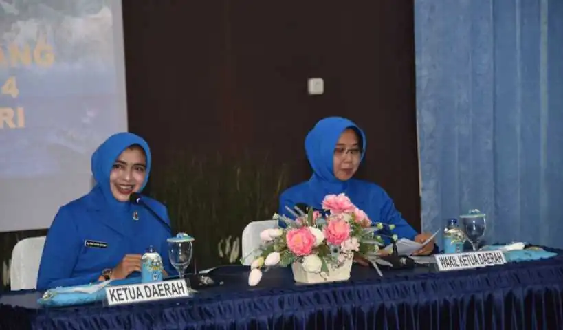 Ketua Daerah Jalasenastri Armada II Berikan Pembekalan Kepada Istri Pasis Sesko TNI Angkatan 51