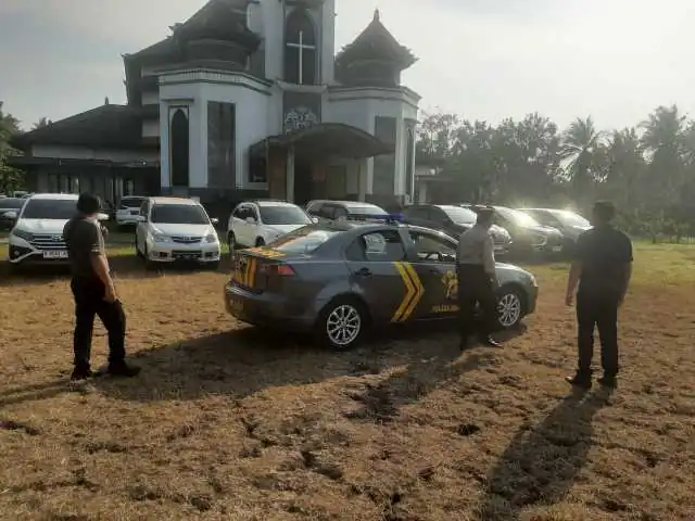 Minggu Kasih,Personil Polsek Melaya Dialogis Dengan Jemaat Gereja Katolik Hati Kudus Yesus Palasari Desa Ekasari Kecamatan Melaya