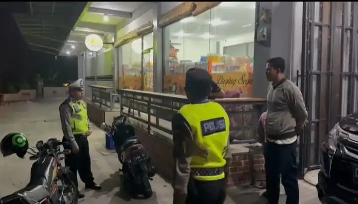 PATROLI BLUE LIGHT POLSEK TEMBUKU ANTISIPASI GANGGUAN KAMTIBMAS DI MALAM HARI