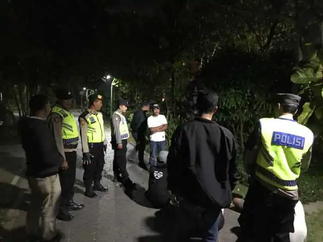 Polsek Dennpasar Utara melaksanakan kegiatan “Blue Light Patrol” Patroli dengan menyalakan lampu rotator berwarna biru.