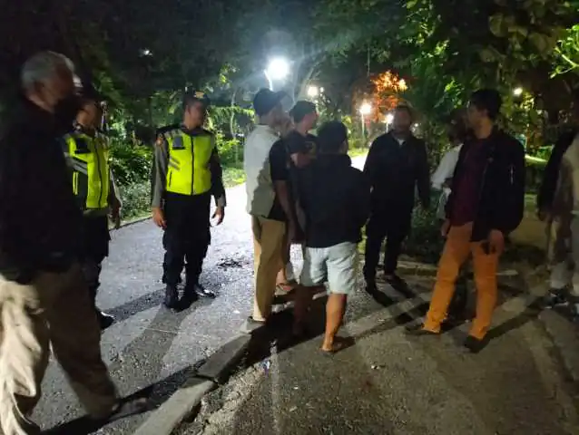 Polsek Dennpasar Utara melaksanakan kegiatan “Blue Light Patrol” Patroli dengan menyalakan lampu rotator berwarna biru.