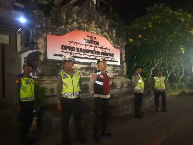 Beri Rasa Aman, Ops Mantap Brata 2023-2024 Polres Gianyar Lakukan Patroli Malam