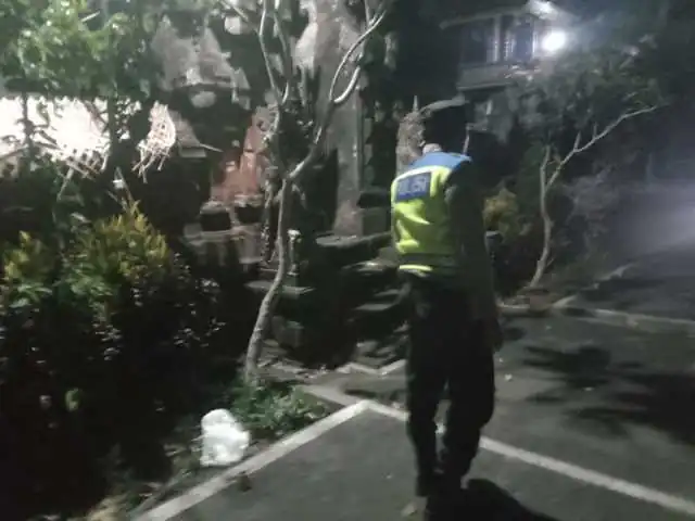 BLUE LIGHT ANTISIPASI KEJAHATAN DIMALAM HARI PERSONIL POLSEK SUSUT MELAKSANAKAN KEGIATAN PATROLI BLUE LIGHT.