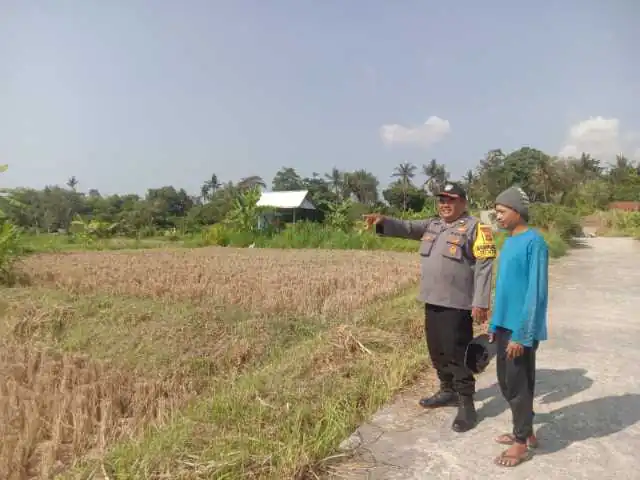 Cegah Karhutla, Bhabinkamtibmas Polsek Blahbatuh Sambangi Lahan Rawan Kebakaran