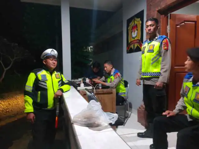Cegah Terjadinya Gangguan Kamtibmas, Polsek Bangli Tingkatkan Kegiatan Blue Light Patrol