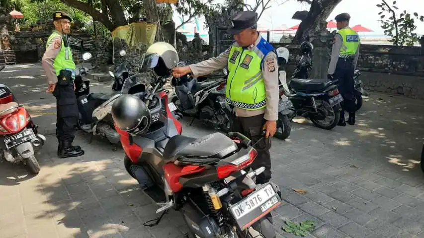 Ciptakan Rasa Aman dan Nyaman, Polsek Densel Laksanakan KRYD dialogis bersama Wisatawan