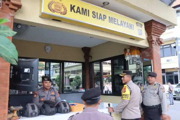 Kapolres AKBP Teguh Priyo Wasono, Cek Pos Penjagaan di Mako Polres Badung