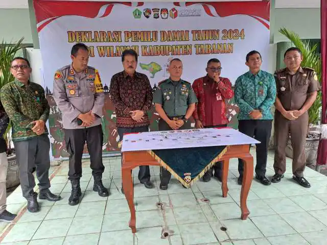 Kapolres Tabanan AKBP Leo Dedy Defretes, S.H., S.I.K.,M.H  Hadiri Deklarasi Pemilu Damai Tahun 2024 di Kodim 1619/ Tabanan