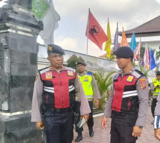 Menjaga Situasi Tetap Kondusif,Personil Ops Mantap Brata Agung 2023-2024 sambangi & edukasi Masyarakat