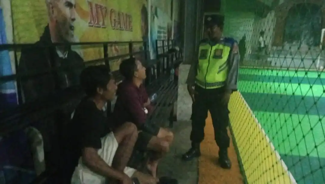PERSONIL POLSEK SUSUT MELAKSANAKAN KEGIATAN PATROLI BLUE LIGHT.