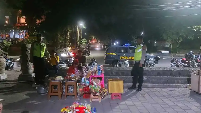 Polsek Denpasar Utara laksanakan kegiatan Blue Light Patrol Cegah Gangguan Kamtibmas