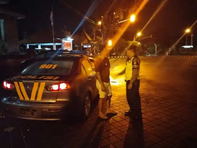 Tingkatkan Pelayanan, 4 Anggota Samapta Polres Badung Sambangi Pasar Sengol