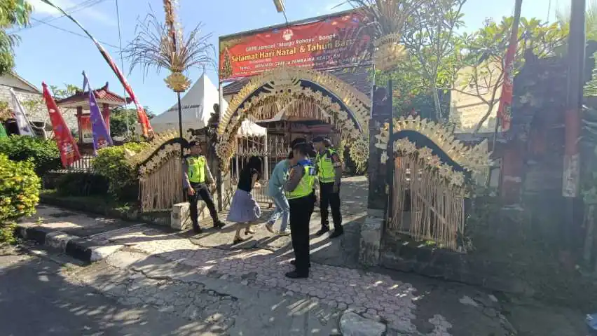 Atensi Pelaksanaan Giat Ibadah Minggu Umat Kristiani, Satuan Samapta Laksanakan Pengamanan Pada Gereja Marga Rahayu Bangli.