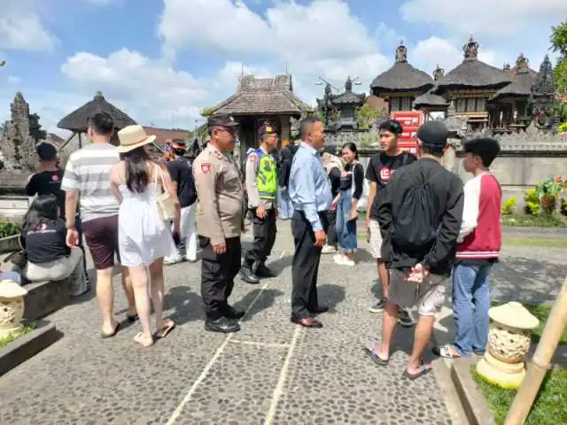 Berikan Rasa Aman, Anggota Polsek Bangli Sambangi Obyek Wisata Penglipuran