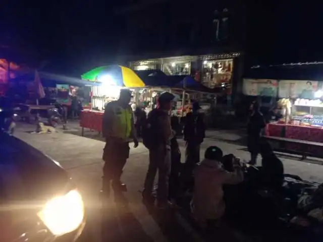 BLUE LIGHT ANTISIPASI KEJAHATAN DIMALAM HARI PERSONIL POLSEK SUSUT MELAKSANAKAN KEGIATAN PATROLI BLUE LIGHT.