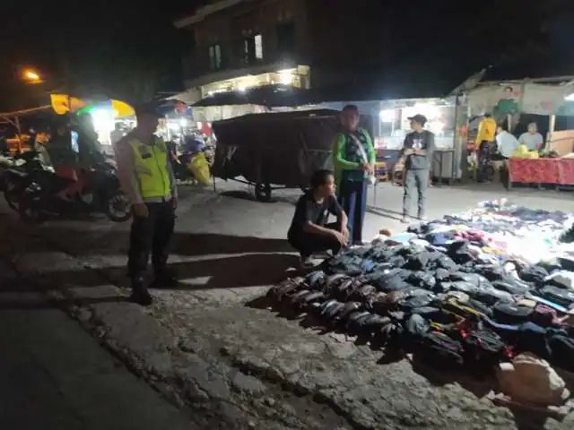BLUE LIGHT ANTISIPASI KEJAHATAN DIMALAM HARI PERSONIL POLSEK SUSUT MELAKSANAKAN KEGIATAN PATROLI BLUE LIGHT.