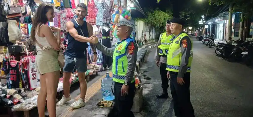 Ciptakan Rasa Aman dan Nyaman, Polsek Densel Laksanakan Blue Light Patrol di Seputaran Kawasan Wisata