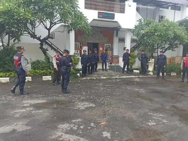 Ciptakan Rasa Aman, Subsatgas Aksi Khusus Ops Mantap Brata Agung 2024 Sambangi Kantor Percetakan Radar Bali
