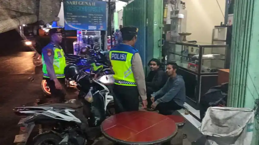 Ciptakan Situasi Tetap Kondusif menjelang Pemilu 2024 Personil Sat Samapta Polres Bangli Tingkatkan penggelaran Blue Light