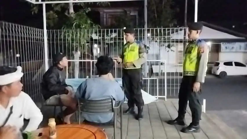 Ciptakan Situasi Tetap Kondusif menjelang Pemilu 2024 Personil Sat Samapta Polres Bangli Tingkatkan penggelaran Blue Light