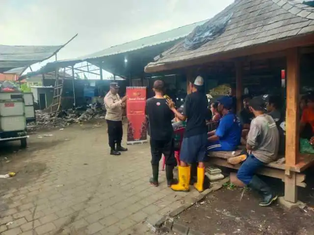 Jumat Curhat, Polsek Denpasar Utara Bagikan Nomor Telepon 110 ke Pengelola Sampah