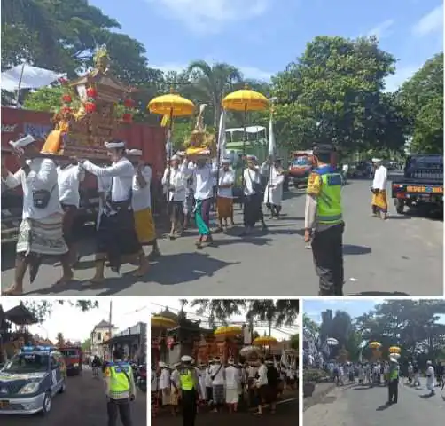 Minggu Kasih, Polsek Tembuku Kawal Warga Dadia Kramas Menuju Pura Goa Lawah Klungkung