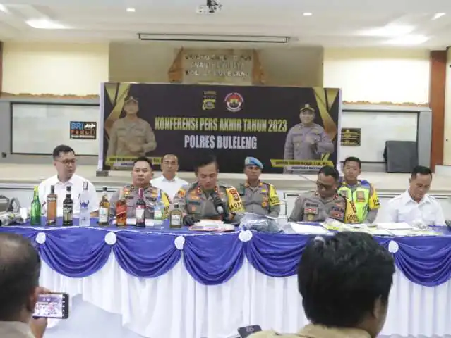 Polres Buleleng, Gelar Press Release Gangguan Kamtibmas Akhir Tahun 2023, Dipimpin Kapolres Buleleng.