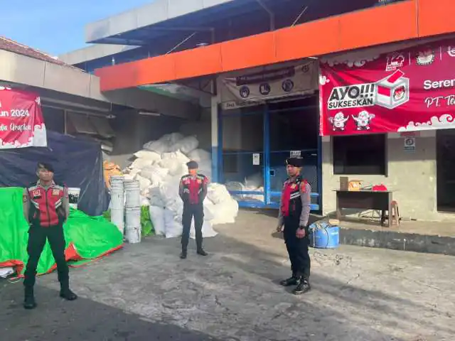 Tingkatkan Pengamanan, Satgas II Preventif Operasi Mantap Brata Agung 2023-2024 Hadir di Gudang Percetakan Logistik Pemilu