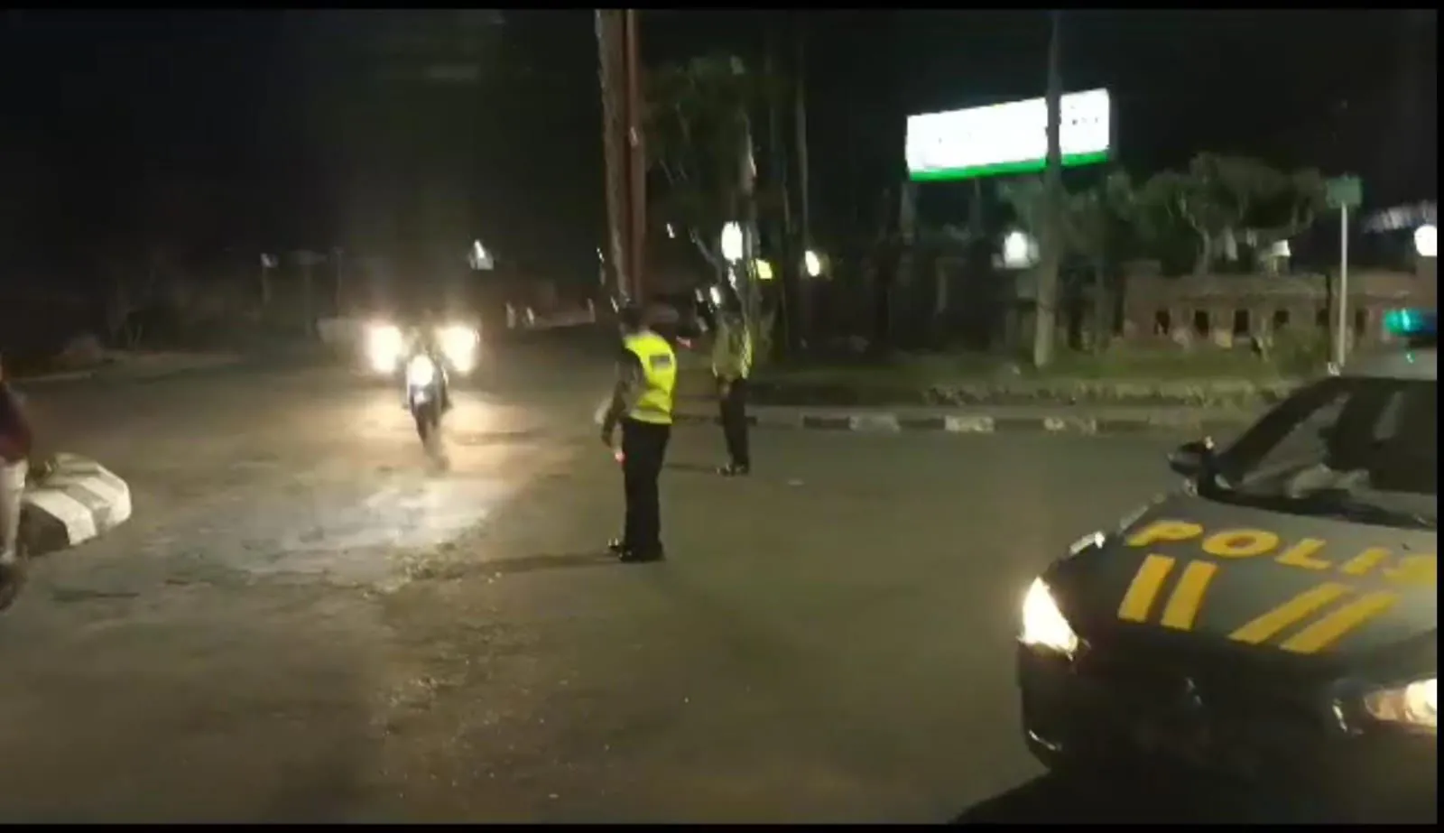 ATENSI ARUS LALULINTAS TETAP LANCAR,PERSONIL SATUAN SAMAPTA RES BANGLI LAKSANAKAN PENGATURAN DAN BLUE LIGHT PATROL
