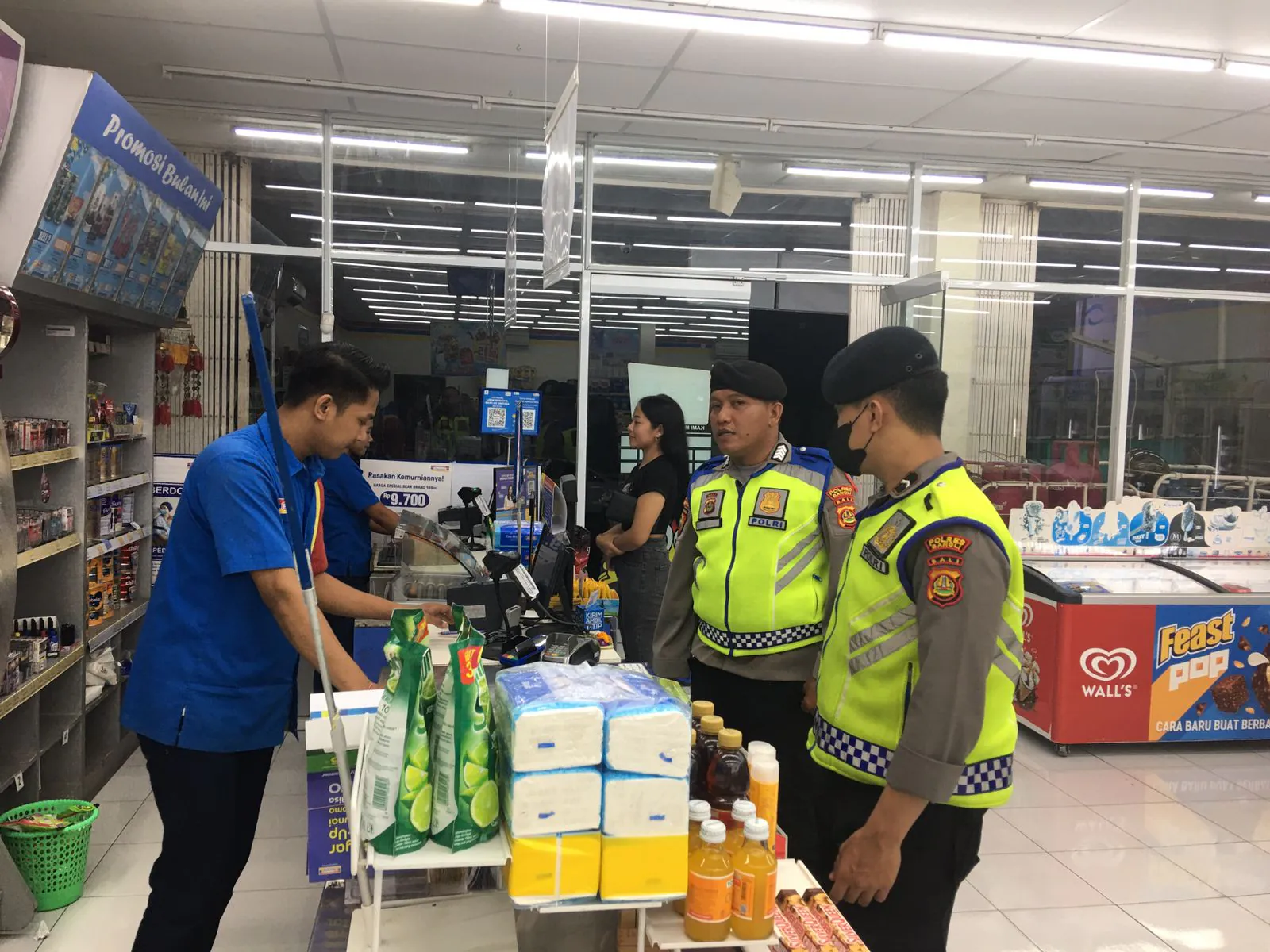 ATENSI ARUS LALULINTAS TETAP LANCAR,PERSONIL SATUAN SAMAPTA RES BANGLI LAKSANAKAN PENGATURAN DAN BLUE LIGHT PATROL