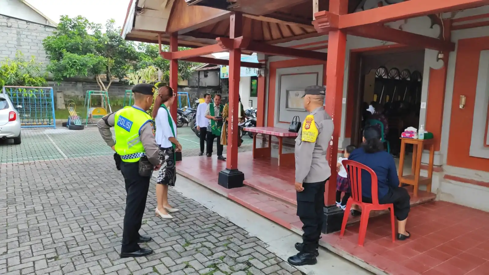 Atensi Pelaksanaan Giat Ibadah Minggu Umat Kristiani, Satuan Samapta Laksanakan Pengamanan Pada Gereja Marga Rahayu Bangli.
