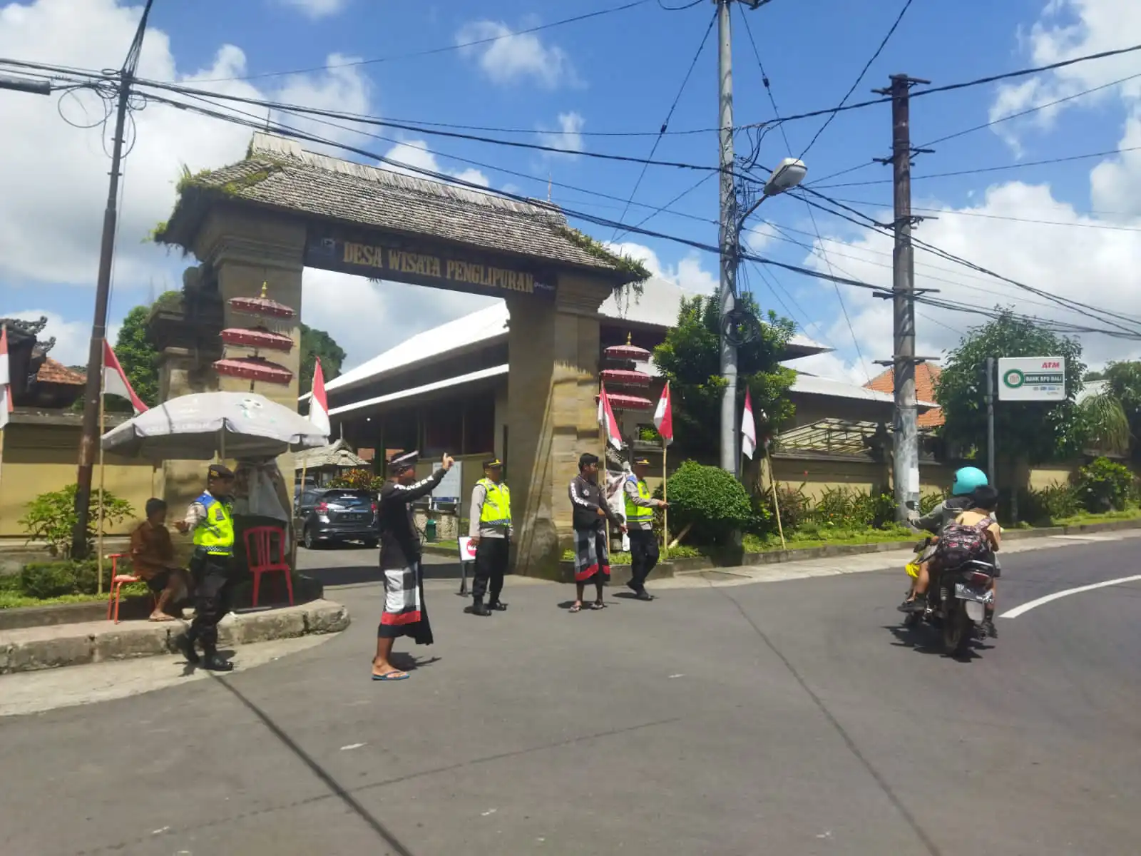 Beri Rasa Aman Kepada Pengunjung, Pawas Bersama Anggota Sambangi Obyek Wisata Penglipuran