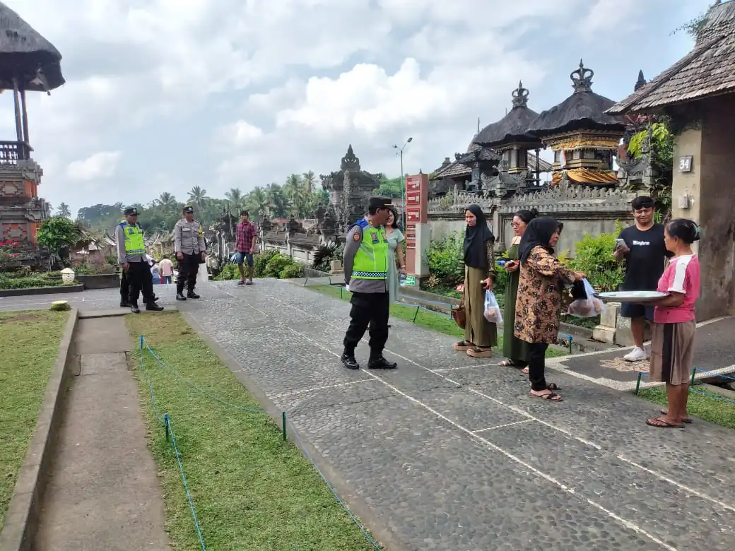 Beri Rasa Aman Kepada Pengunjung, Personil Polsek Bangli Tingkatkan Pengamanan di Obyek Wisata