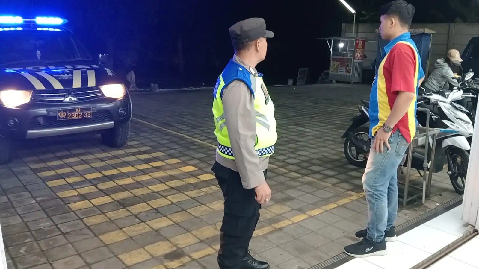 BLUE LIGHT ANTISIPASI KEJAHATAN DIMALAM HARI PERSONIL POLSEK SUSUT MELAKSANAKAN KEGIATAN PATROLI BLUE LIGHT.