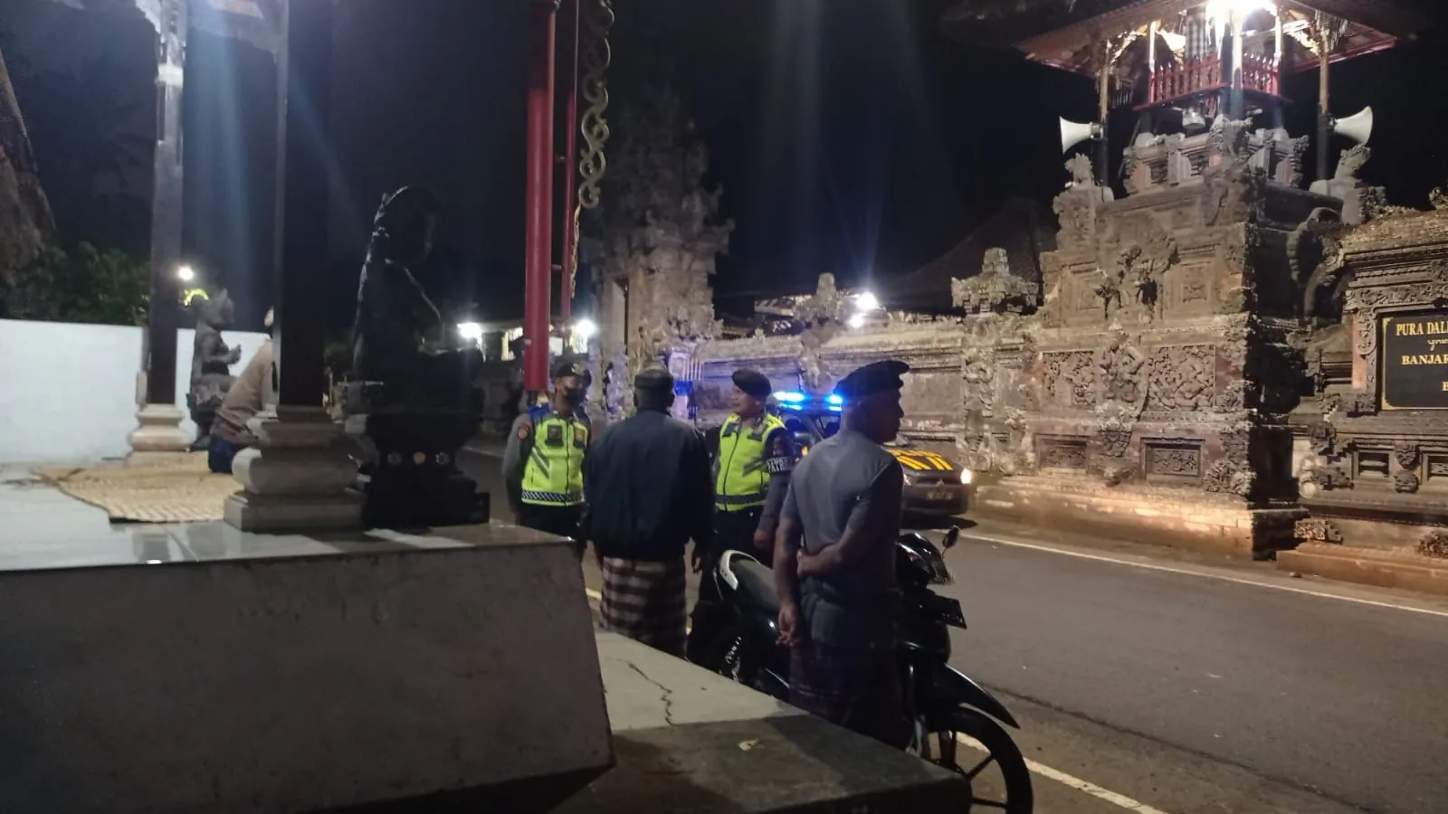 Ciptakan Situasi Tetap Kondusif menjelang Pemilu 2024 Personil Sat Samapta Polres Bangli Tingkatkan penggelaran Blue Light