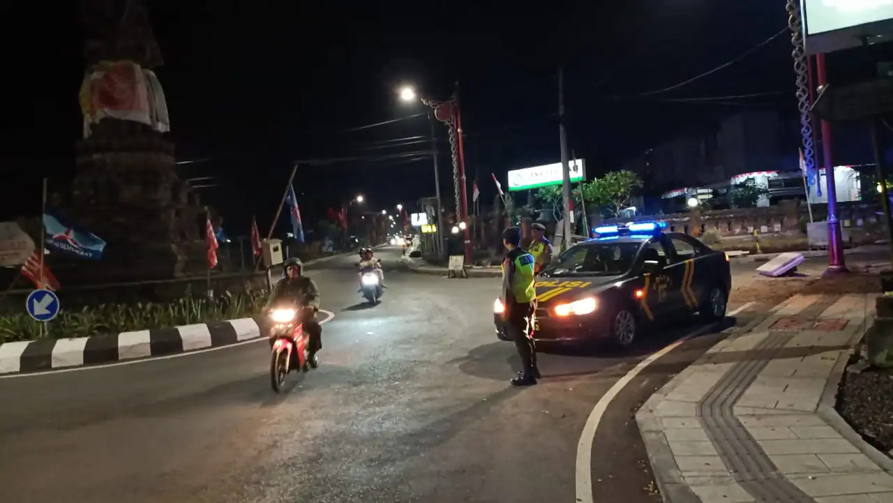 Ciptakan Situasi Tetap Kondusif menjelang Pemilu 2024 Personil Sat Samapta Polres Bangli Tingkatkan penggelaran Blue Light