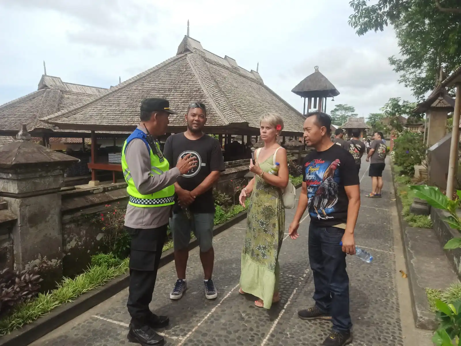 Jaga Kamtibmas Tetap Kondusif, Pawas Bersama Anggota Sambangi Obyek Wisata Penglipuran