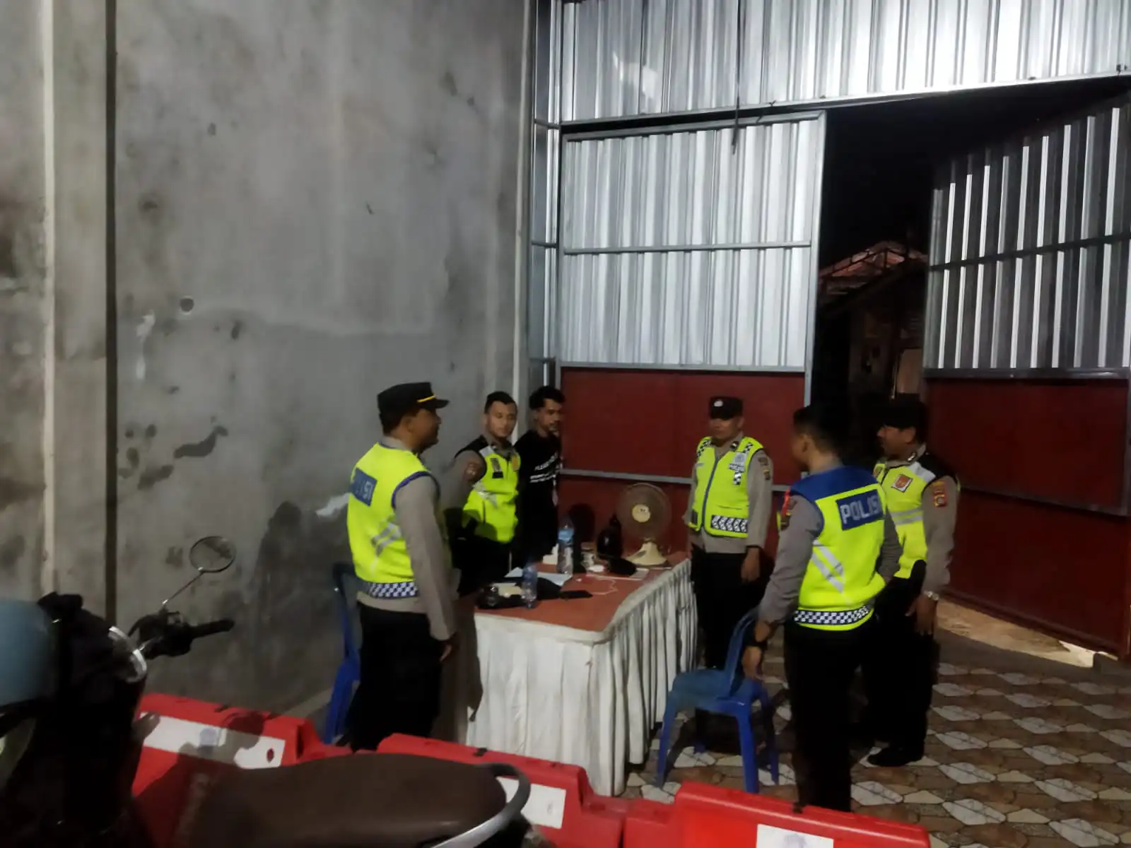 Jaga Situasi Tetap Kondusif, Pawas Bersama Anggota Sambangi Gudang Logistik KPUD Bangli