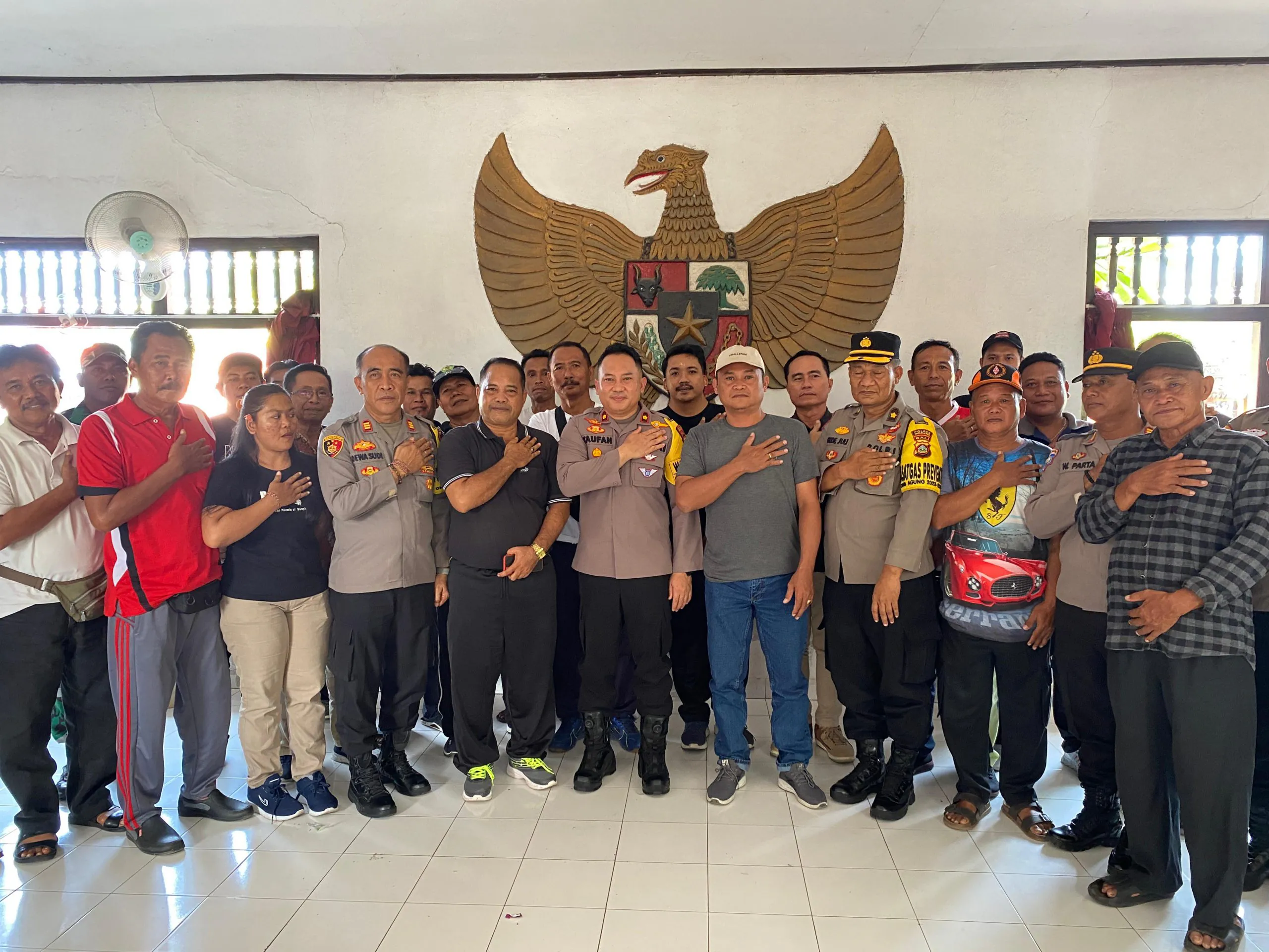 Jumat Curhat, Polres Buleleng Menerima Aspirasi Masyarakat Bungkulan, Kecamatan Sawan.