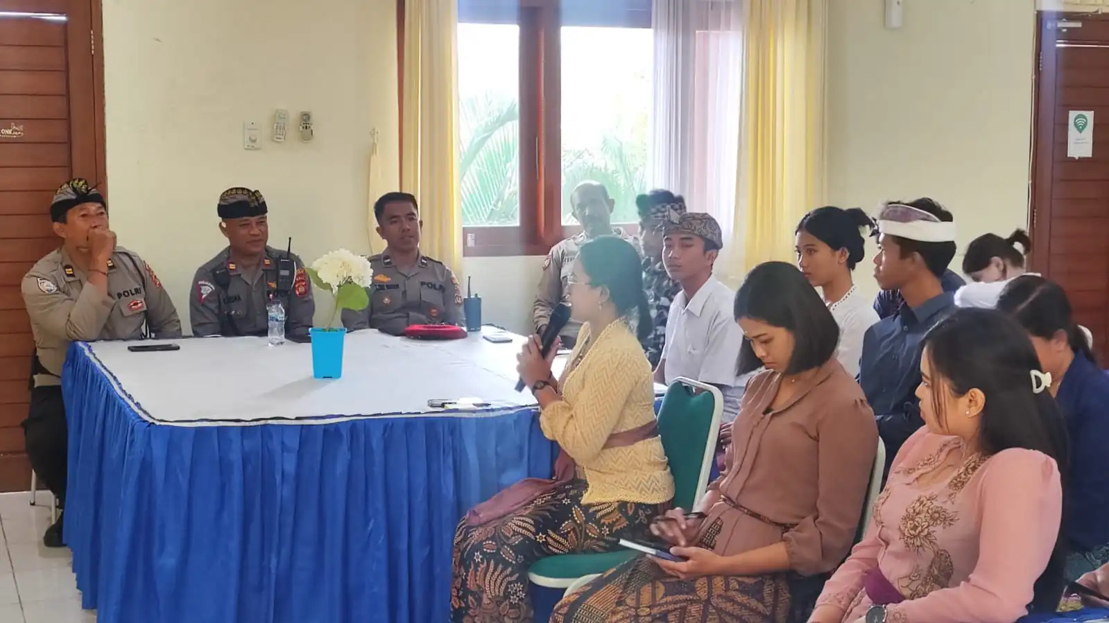 Jumat Curhat, Polsek Densel Ajak Siswa Tertib Berlalu Lintas dan Tidak Menggunakan Knalpot Brong